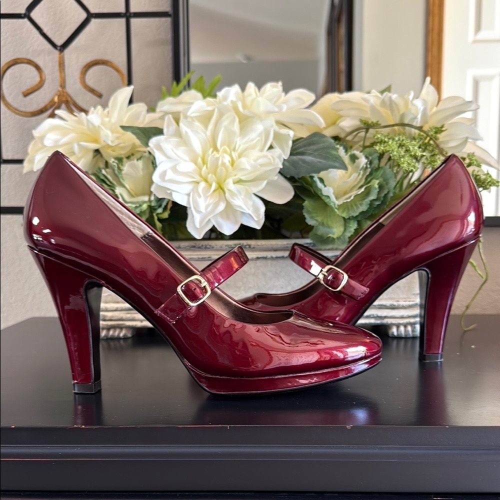 Sofft Elegant Patent Leather Burgundy Mary Jane Heels
